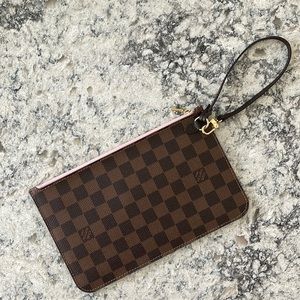 Louis Vuitton Damier Ebene Neverfull pochette in rose ballerine